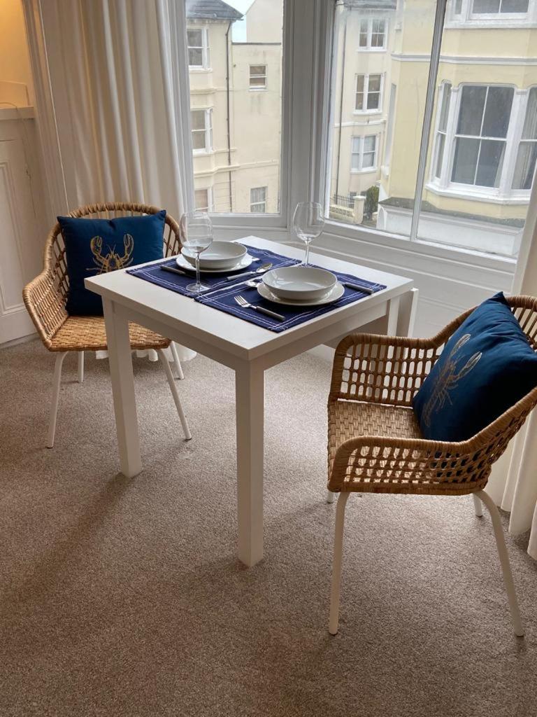 Centrally Located, Comfortable Near Station, And North Laines Apartment Brighton