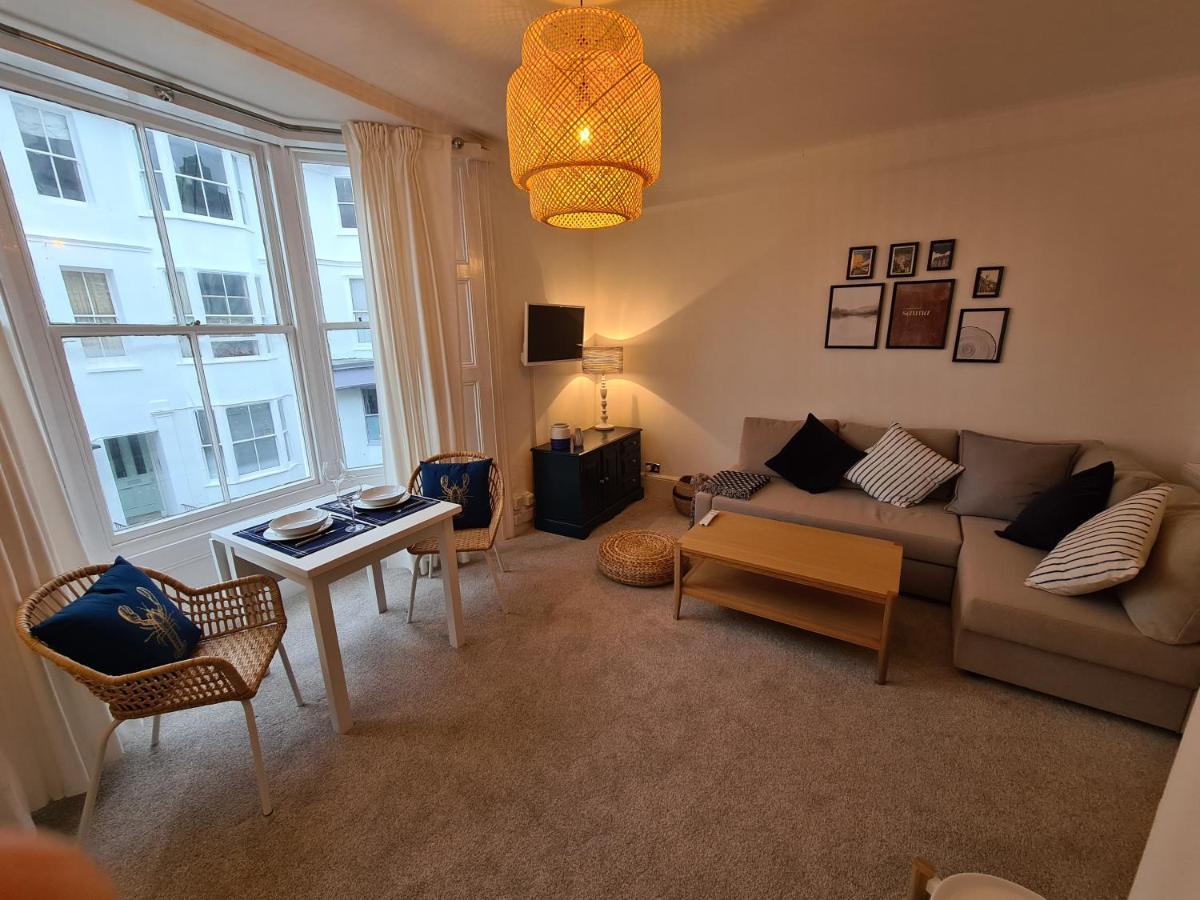 Centrally Located, Comfortable Near Station, And North Laines Apartment *