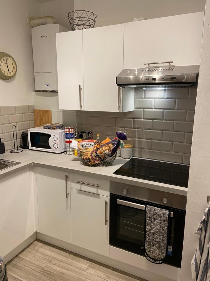 Centrally Located, Comfortable Near Station, And North Laines Apartment *
