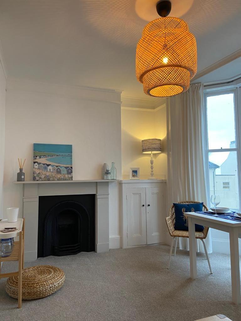 Centrally Located, Comfortable Near Station, And North Laines Apartment Brighton